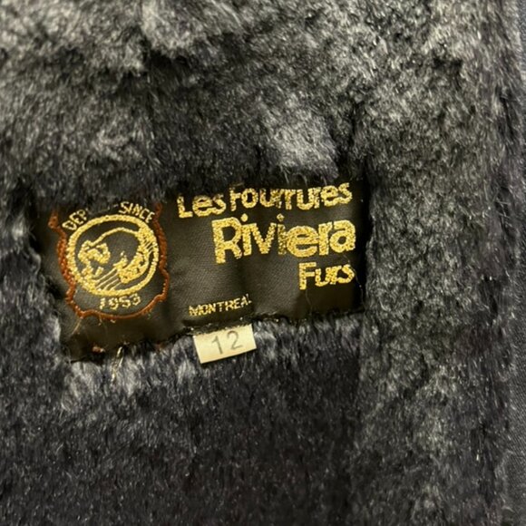 Woman's Fur-lined Navy Trenchcoat: removable lining, and hood Montreal, made. - Picture 2 of 9